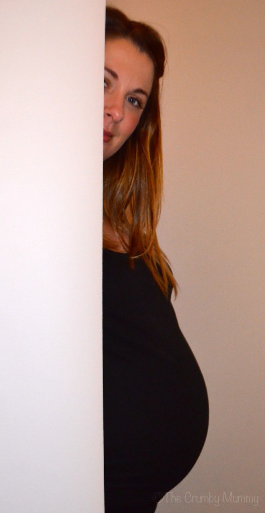 Pregnancy Photo Shoot – Peek A Boo